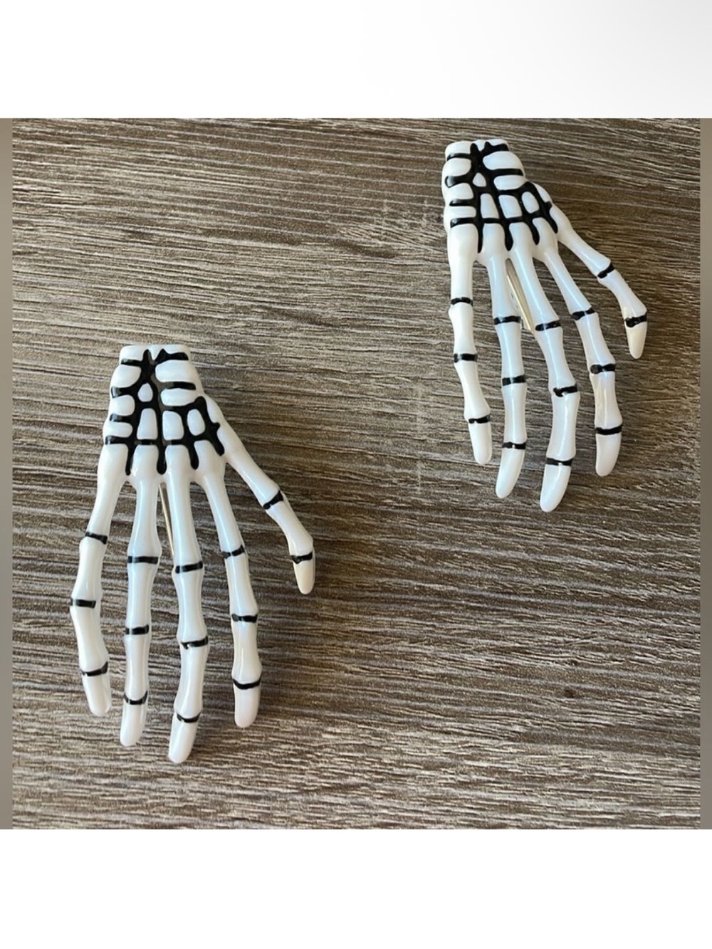 Skeleton Hand hair clip Accent A78